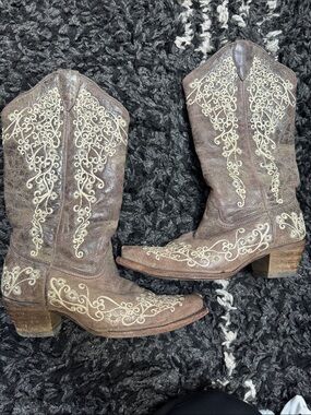 Brown Women's Embroidered Leather Western Boots